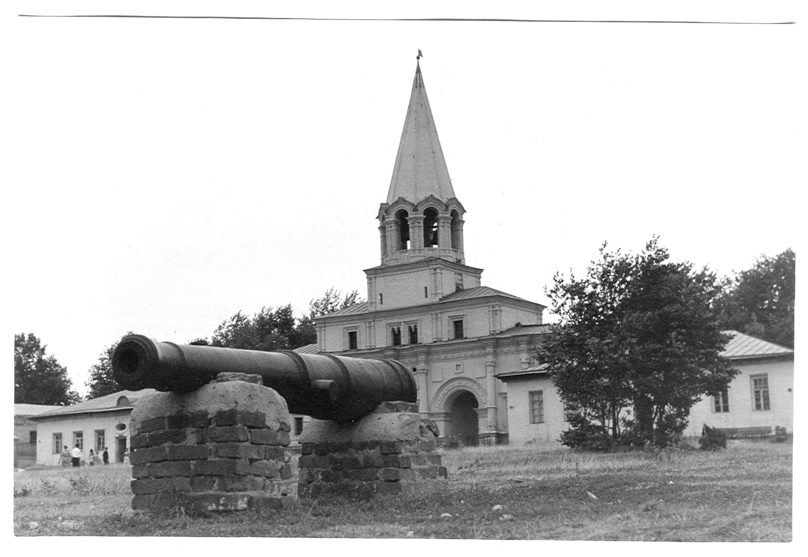 Де сика коломенское. Коломенское 1970. Коломенское пушки. Коломенское до революции. Парк Коломенское 1970.